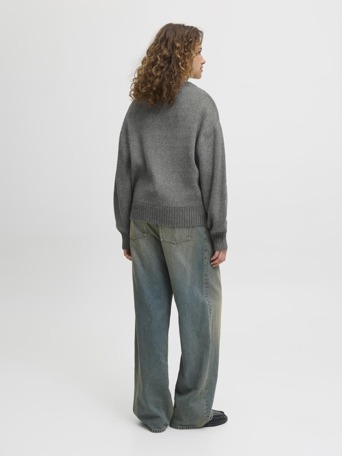 model_shot-back